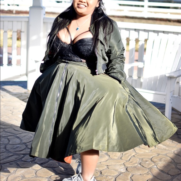 Trendy bomber jacket & skirt set - Picture 2 of 3